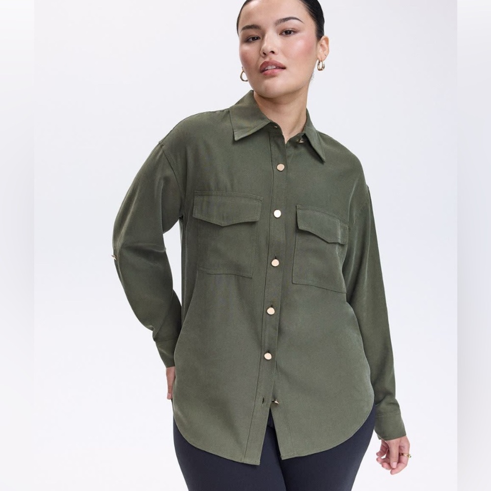 Long-Sleeve Buttoned-Down Blouse with Utility Pockets.
